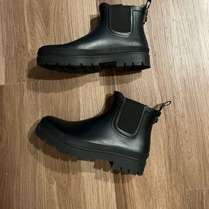 Rubber rain boots